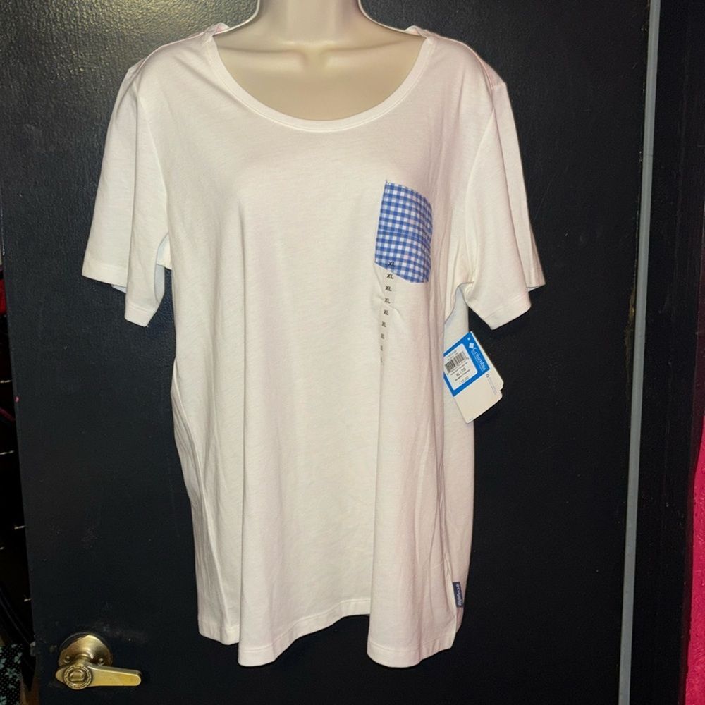 NWT Columbia pocket cotton blend buttery soft tshirt. White with blue/peach. XL.